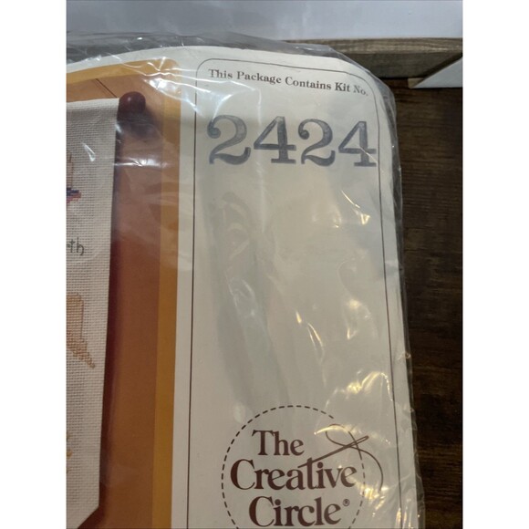 The Creative Circle 2424 Collection Counted Cross Stitch Kit 1984 Vintage Angels - Picture 4 of 11